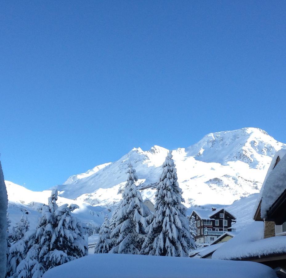 Privatzimmer / Bed & Breakfast Andermatt Exterior photo