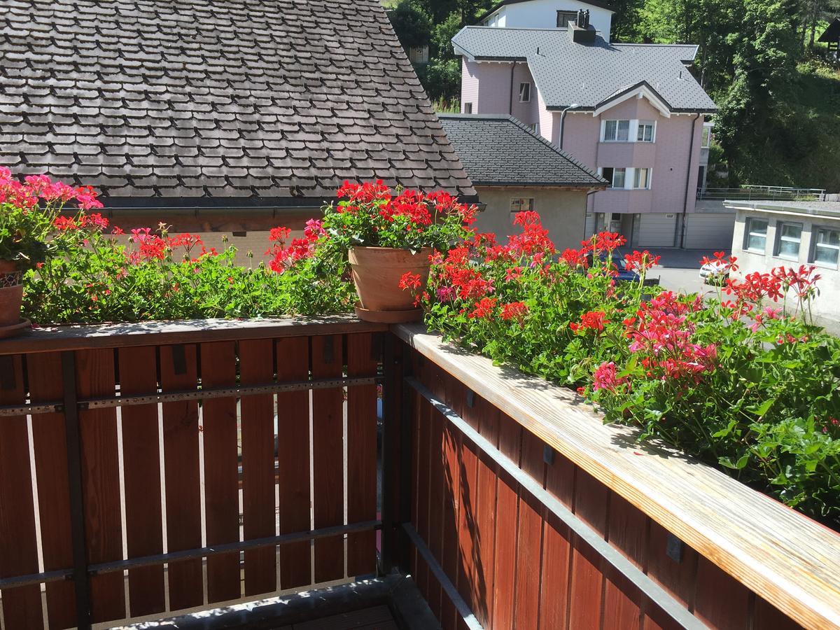 Privatzimmer / Bed & Breakfast Andermatt Exterior photo