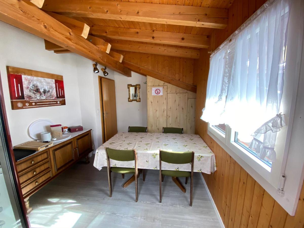Privatzimmer / Bed & Breakfast Andermatt Exterior photo