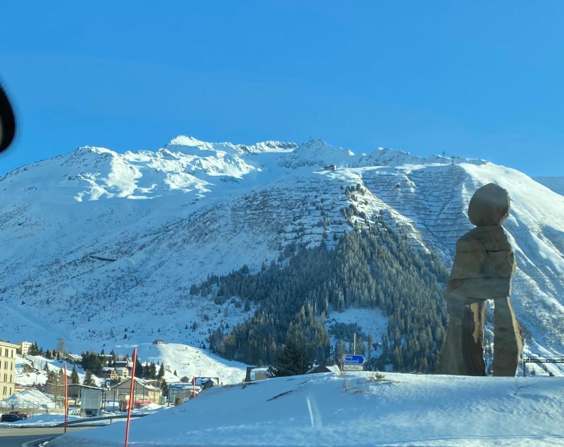 Privatzimmer / Bed & Breakfast Andermatt Exterior photo